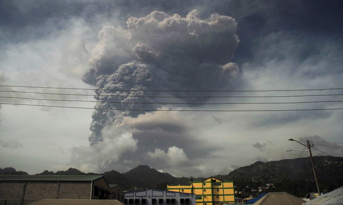 FILE PHOTO: Volcano erupts on Caribbean island of St. Vincent