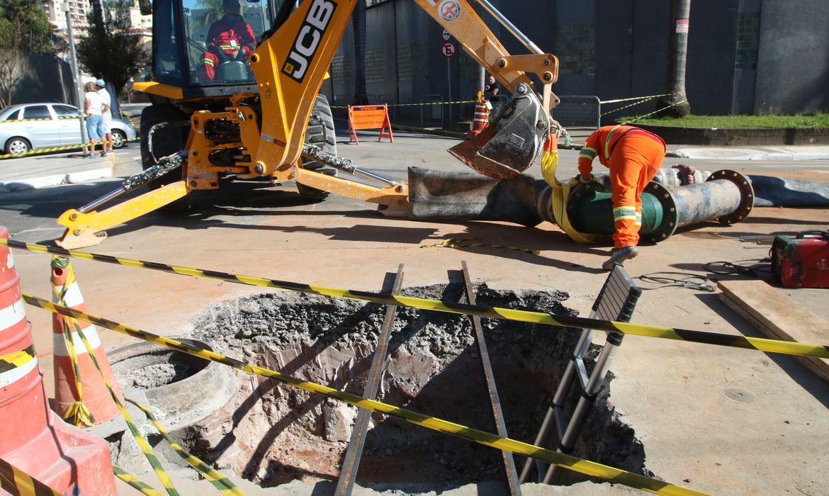 São Paulo (SP), 26/06/2023 - Interdição na Avenida Miguel Conejo, zona norte da capital paulista, após um rebaixamento do solo causado pela obra da Linha 6 Laranja do metrô. Foto: Rovena Rosa/Agência Brasil