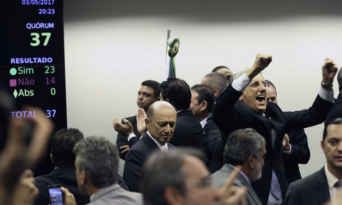 Brasília - Deputados aprovam parecer da Reforma da Previdência, por 23 votos a 14, na comissão especial (Fabio Rodrigues Pozzebom/Agência Brasil)