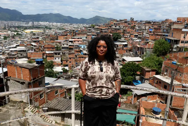 Rio de Janeiro (RJ), 22/02/2023 - Gabriela Santos, diretora executiva do Voz das Comunidades, no Complexo do Alemão, zona norte da cidade.  Foto: Tânia Rêgo/Agência Brasil