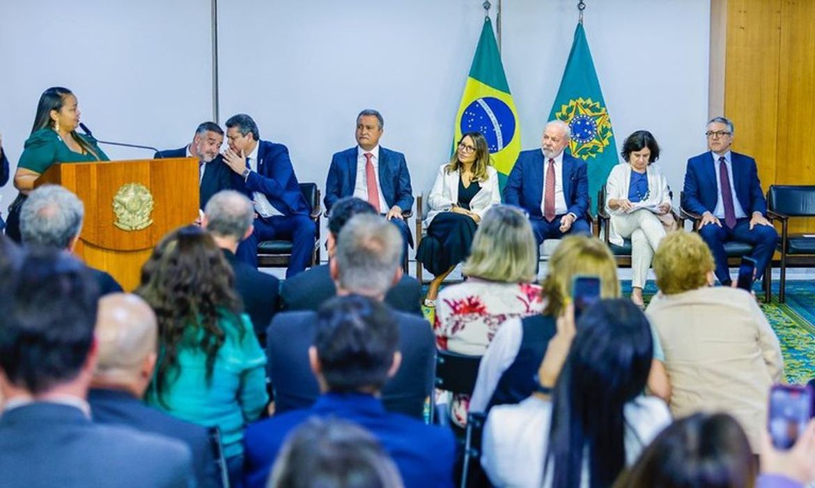 Texto prevê crédito especial ao Orçamento da Seguridade Social para atender despesas com piso de enfermeiros, técnicos e auxiliares de enfermagem e parteiras