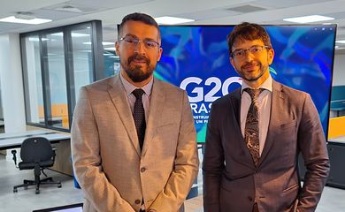 Saulo Ceolin (MRE), à esq., e Renato Godinho (MDS) fazem balanço de primeira reunião da Força-Tarefa do G20. Foto: MDS/Gov
