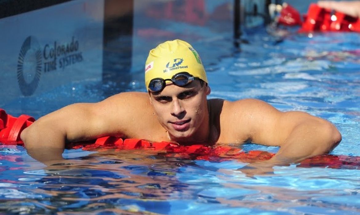 O nadador surdo Guilherme Maia