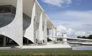 Funcionários fazem limpeza e manutenção no Palácio do Planalto para posse do presidente eleito, JairBolsonaro