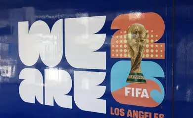 Placa de promoção da Copa do Mundo em 2026 em estação de metrô recém-inaugurada no Aeroporto Internacional de Los Angeles 
22/08/2025
REUTERS/David Swanson