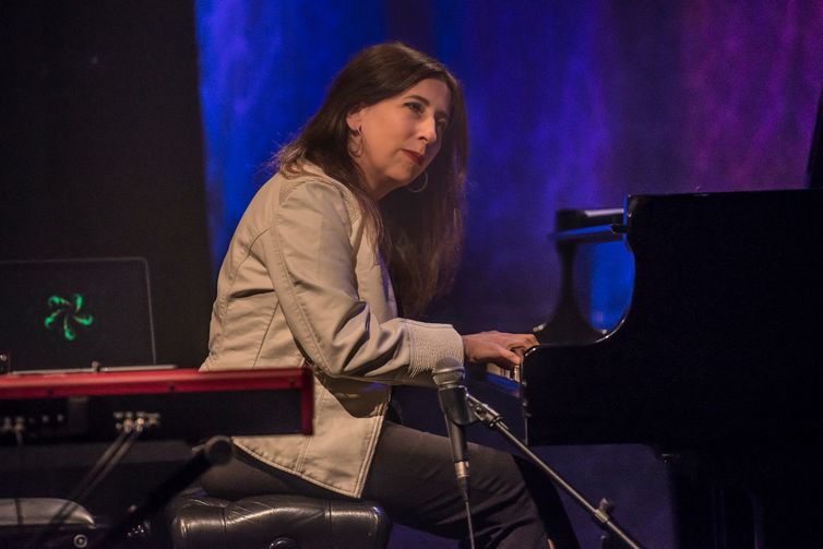 Pianista Deborah Levy mistura ritmos . Foto: Piu Dip