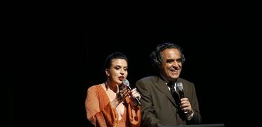 Os apresentadores Jorge Ramos e Emilly Kruger na noite de premiação no Festival de Música Rádio MEC 2018