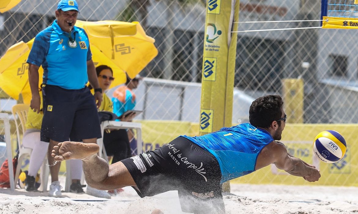 Nesta quinta-feira (24), as duplas masculinas de vôlei de praia entraram em ação para os primeiros jogos da fase classificatória da etapa inicial do Circuito Brasileiro de 20/21