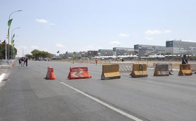 A Esplanada dos Ministérios, em Brasília, amanhece bloqueada para veículos, bloqueio, já previsto nos planos de segurança para o feriado de 7 de Setembro