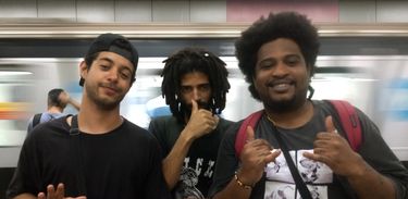 Betinho, Elide e Wlaad se apresentam no Metrô Rio