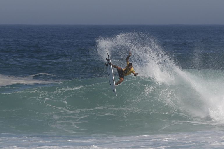 Surfista Filipe Toledo, do Brasil, compete etapa da Liga Mundial de Surfe (World Surf League/WSL), na praia de Itaúna, Saquarema. 
