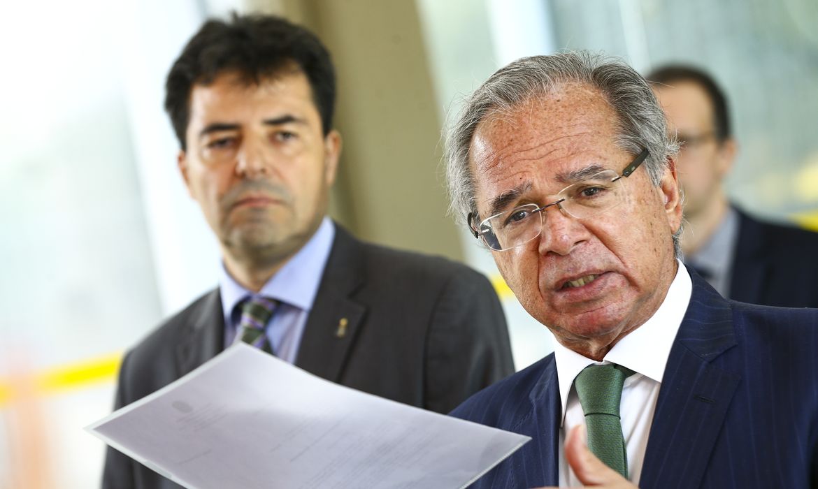 O ministro de Minas e Energia, Adolfo Sachsida, e o ministro da Economia, Paulo Guedes, durante entrevista coletiva.