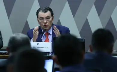 Brasília (DF) 07/11/2023 Senador Eduardo Braga durante leitura do seu relatório da PEC sobre a  reforma tributária na CCJ do senado. Foto Lula Marques/ Agência Brasil