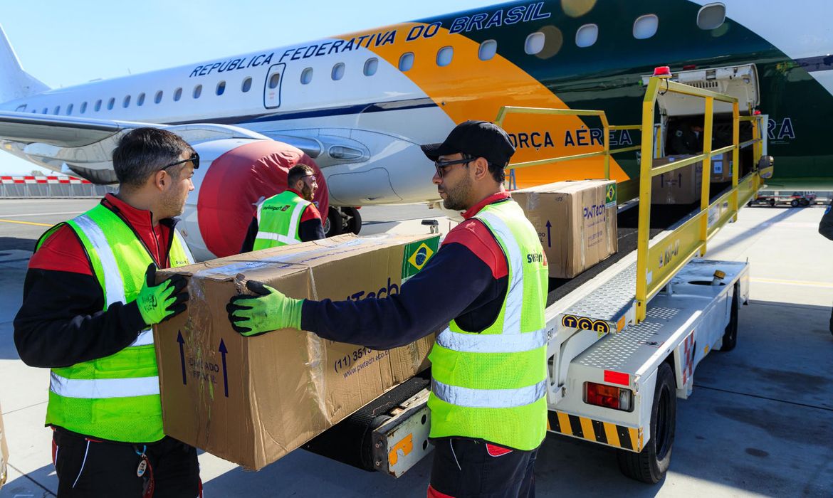Roma, Itália, 18.10.2023- Kits de ajuda humanitária levados pela FAB saem de Roma com destino ao Egito. Foto: SO Johnson/FAB