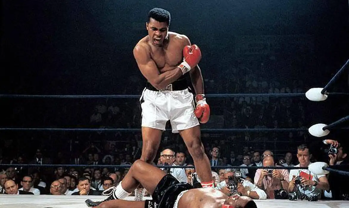 Muhammad Ali, um dos maiores atletas do século 20, morre aos 74 anos |  Agência Brasil