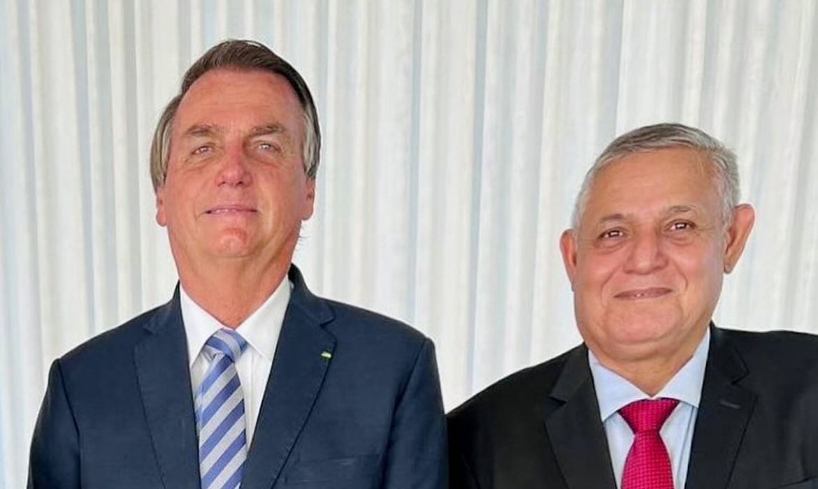 Ana Portela/Istagram Brasília (DF) 27/11/2024 - Ana Portela (e) ex presidente Jair Bolsonaro (c) e presidente do diretorio estadual do PL (MS), Tenete Portela (d) jposam para foto
Foto: Ana Portela/Istagram