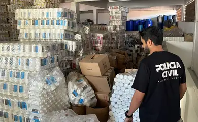 Rio de janeiro (RJ), 13/06/2025 - Polícia Civil apreende mais de 20 toneladas de material pirata, durante operação em fábricas clandestinas de cosméticos, em Duque de Caxias, na Baixada Fluminense. Foto: PCERJ/Divulgação