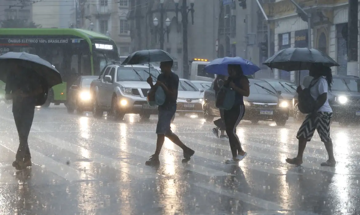 Inmet alerta para chuvas intensas no Centro-Oeste e Sudeste Inmet alerta para chuvas intensas no Centro-Oeste e Sudeste