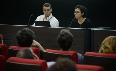 Rio de Janeiro - Luana de Freitas Costa, analista técnico da Ancine, fala sobre monitoramento da TV paga (Tânia Rêgo/Agência Brasil)