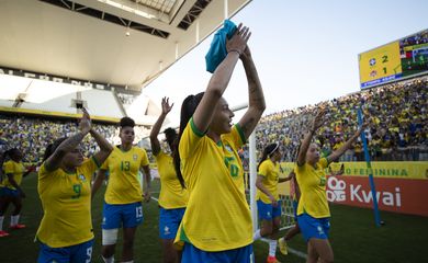seleção feminina brasileira vence Canadá por 2 a 1 na Neo Química Arena - em 15/11/2022