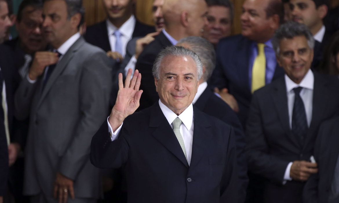 Brasília - O presidente interino Michel Temer durante cerimônia de posse aos ministros de seu governo, no Palácio do Planalto (Valter Campanato/Agência Brasill)