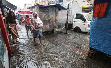 São Paulo (SP), 18/02/2025 - Calor de 35ºC e chuva forte a tarde no centro de São Paulo. Foto: Paulo Pinto/Agência Brasil
