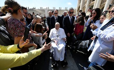 Pope Francis appears for the first time since his return to the Vatican, on the day of a Mass for Jubilee of Sick and Health Care Workers in Saint Peter's square, at the Vatican, April 6, 2025. Vatican Media/­Francesco Sforza/Handout via REUTERS    ATTENTION EDITORS - THIS IMAGE WAS PROVIDED BY A THIRD PARTY.     TPX IMAGES OF THE DAY