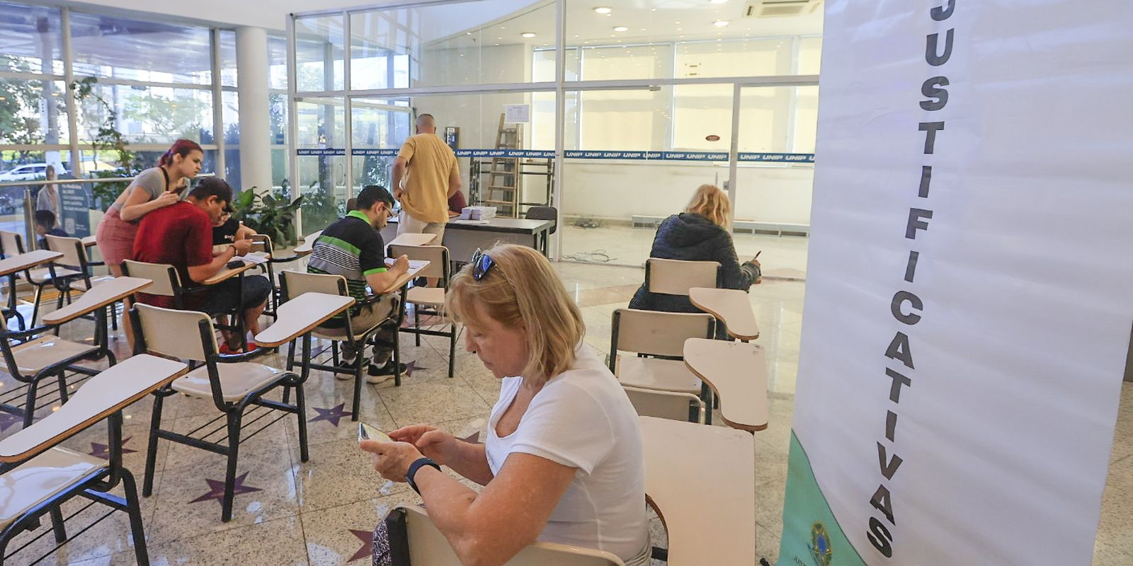 O que acontece se eu n&atilde;o votar? Saiba como justificar e evite multas