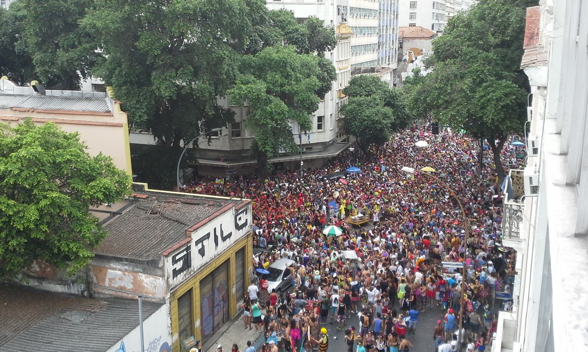 Rio de Janeiro - Foliões no Multibloco, no Rio de Janeiro (Vitor Abdala/Agência Brasil)
