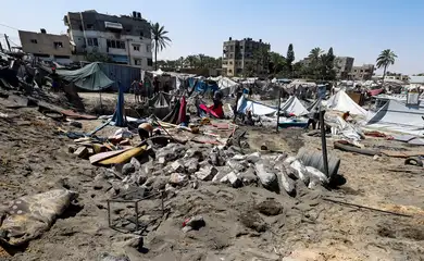 Gaza-14/07/2024 Rescaldo de um ataque israelense a um acampamento na área de Al-Mawasi em Khan Younis. Foto/REUTERS/Mohammed Salem