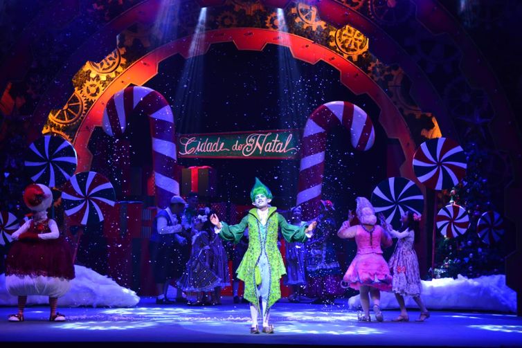 No musical, cada símbolo do Natal é um personagem