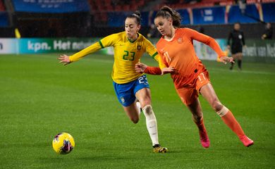 Brasil e Holanda disputam jogo no Torneio da França de futebol feminino