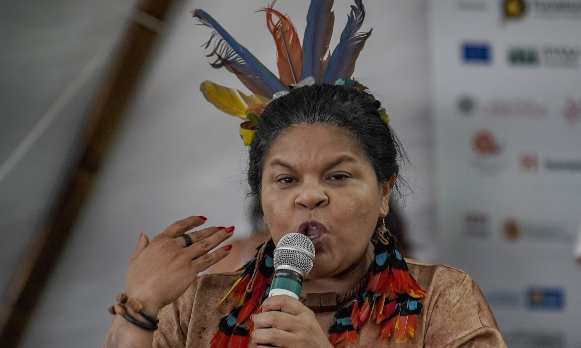 Brasília (DF), 14/09/2023, A ministra dos Povos Indígenas, Sônia Guajajara, durante abertura  do 10º Encontro e Feira dos Povos do Cerrado, na Torre de TV, em Brasília.  Foto: Rafa Neddermeyer/Agência Brasil