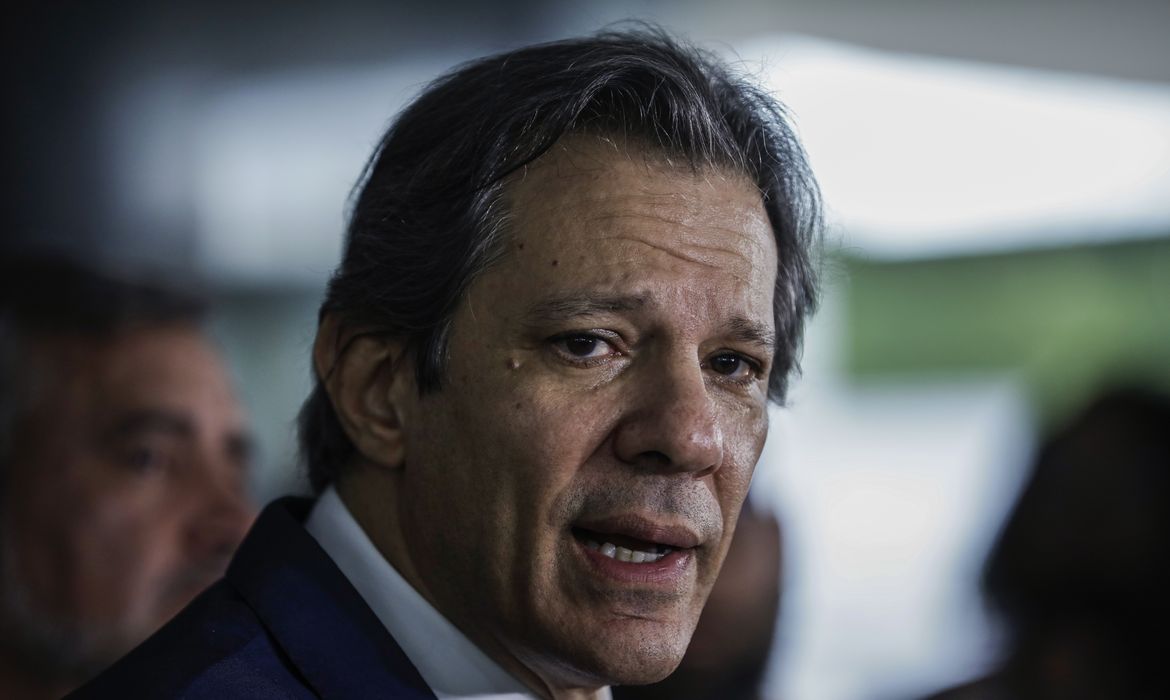 Joédson Alves/Agência Brasil Brasília (DF) 13/05/2024 - O ministro da Fazenda, Fernando Haddad fala sobre a reunião entre o presidente Lula e o governador do RS, Eduardo Leite.Na reunião ficou decidido a suspensão da dívida do Rio Grande do Sul por 3 anos.
Foto: Joédson Alves/Agência Brasil