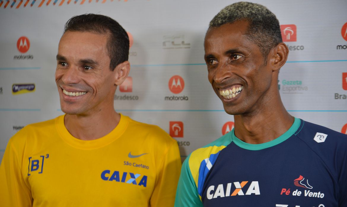 São Paulo - Os brasileiros Franck Caldeira (à esquerda) e Giovani dos Santos já estão em São Paulo para a Corrida Internacional de São Silvestre (Rovena Rosa/Agência Brasil)