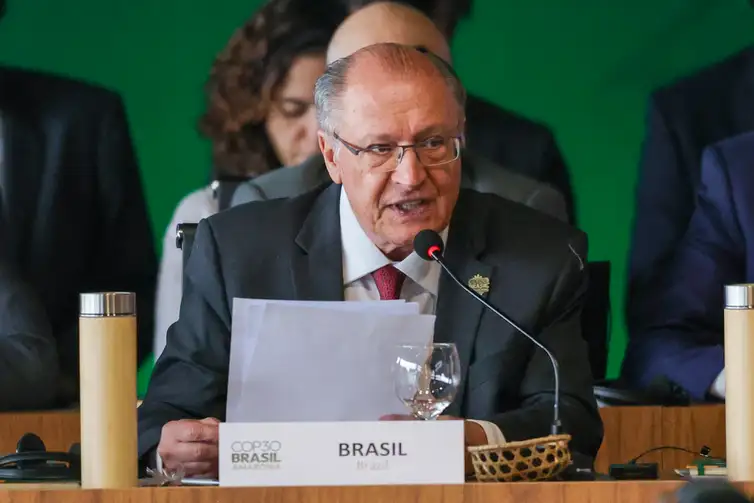 Brasília (DF) 13/10/2025 - O presidente da República em exercício, Geraldo Alckmin, acompanhado de vários ministros, participa da abertura da Pré-COP30. Foto: Fabio Rodrigues-Pozzebom/Agência Brasil
