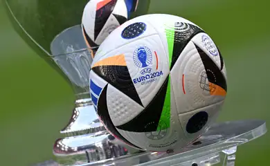 Bola da Eurocopa 2024 exibida em Munique
 13/5/2024  REUTERS/Angelika Warmuth