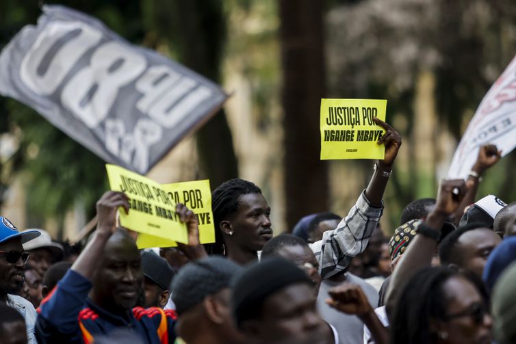 São Paulo(SP), 14/04/2025 - Manifestação  na praça da República, contra a morte do ambulante senegalês Ngange Mbaye, na sexta-feira, morto por um policial militar durante operação delegada no Brás, contra o comércio ambulante. 
Foto: Paulo Pinto/Agência Brasil
