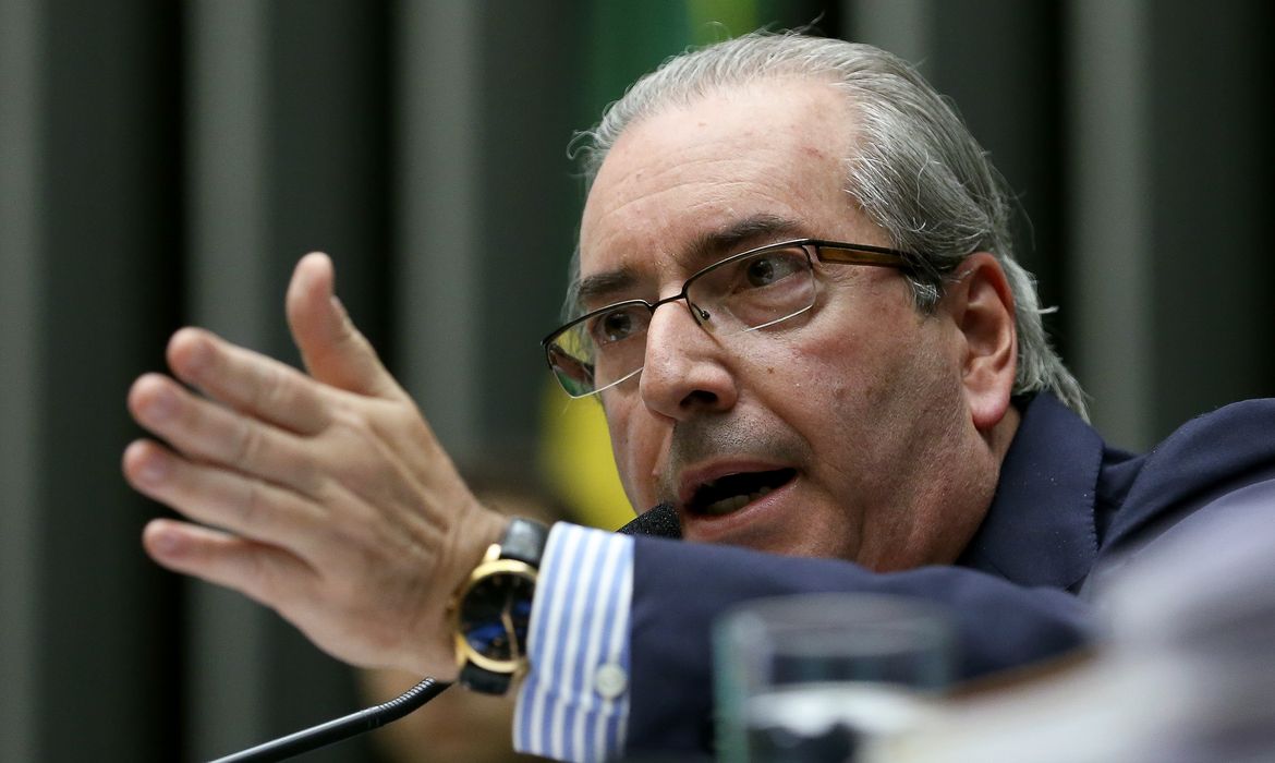 Brasília - O presidente da Câmara dos Deputados, Eduardo Cunha, dirige a sessão plenária do dia  (Wilson Dias/Agência Brasil)