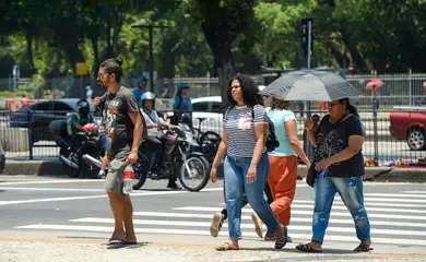 Rio de Janeiro (RJ), 14/11/2023 – População enfrenta forte onda de calor no Rio de Janeiro. Foto: Tomaz Silva/Agência Brasil