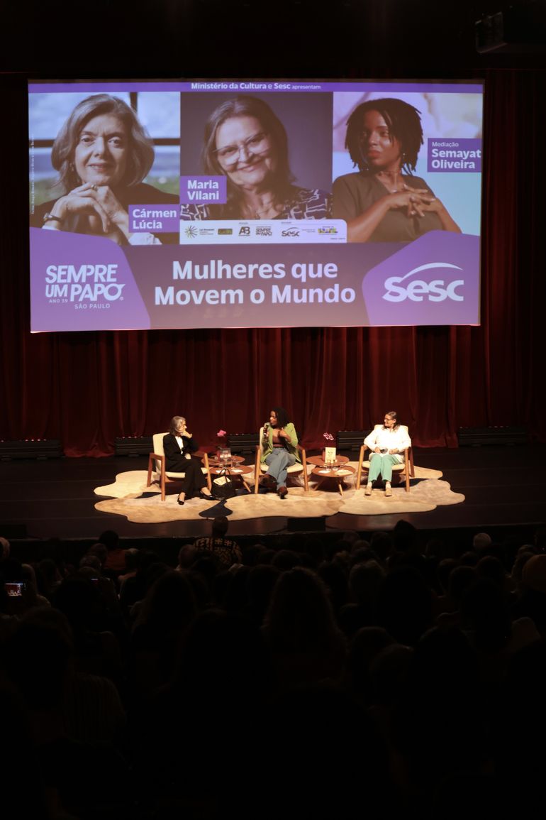 São Paulo (SP), 16/10/2025 - Ministra do STF, Carmen Lúcia, participa do evento “Sempre um Papo”, Mulheres que Movem o Mundo, com Maria Vilani e mediação de Semayat Oliveira, no SESC Pinheiros. Foto: Paulo Pinto/Agência Brasil