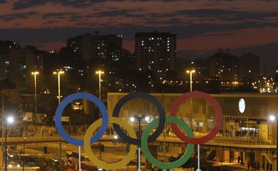 Rio de Janeiro - Anéis olímpicos decoram Estádio do Maracanã para cerimônia de abertura dos Jogos Rio 2016 (Fernando Frazão/Agência Brasil)