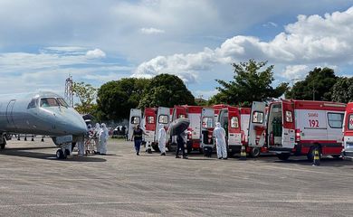 Aeronaves da Força Aérea Brasileira removem 248 pacientes do estado do Amazonas para várias cidades.