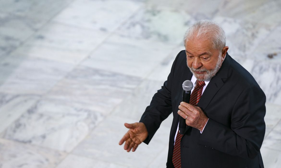O presidente Luiz Inácio Lula da Silva participa de encontro com dirigentes de centrais sindicais, no Palácio do Planalto.