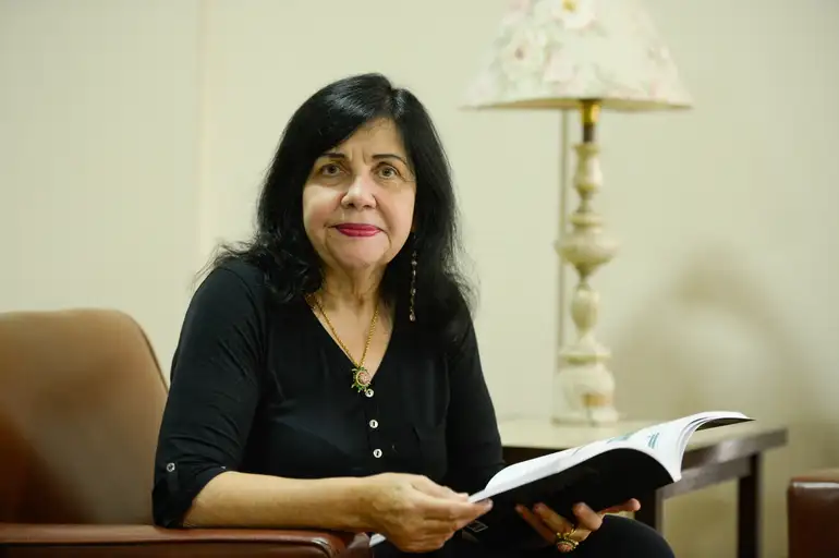 Rio de Janeiro (RJ), 13/03/2024 – A diretoria da Academia Brasileira de Ciências (ABC) e pesquisadora da Embrapa, Mariangela Hungria durante entrevista à Agência Brasil na sede da instituição, no centro do Rio de Janeiro. Foto: Tomaz Silva/Agência Brasil