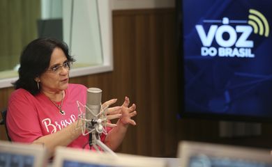 A ministra da Mulher, da Família e dos Direitos Humanos, Damares Alves, é entrevistada no programa A Voz do Brasil.