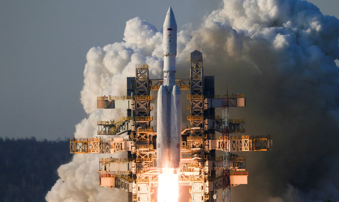 Angara-A5 rocket blasts off from its launchpad at the Vostochny Cosmodrome in the far eastern Amur region, Russia, April 11, 2024. Roscosmos/Ivan Timoshenko/Handout via REUTERS ATTENTION EDITORS - THIS IMAGE HAS BEEN SUPPLIED BY A THIRD PARTY. MANDATORY CREDIT. PICTURE WATERMARKED AT SOURCE.