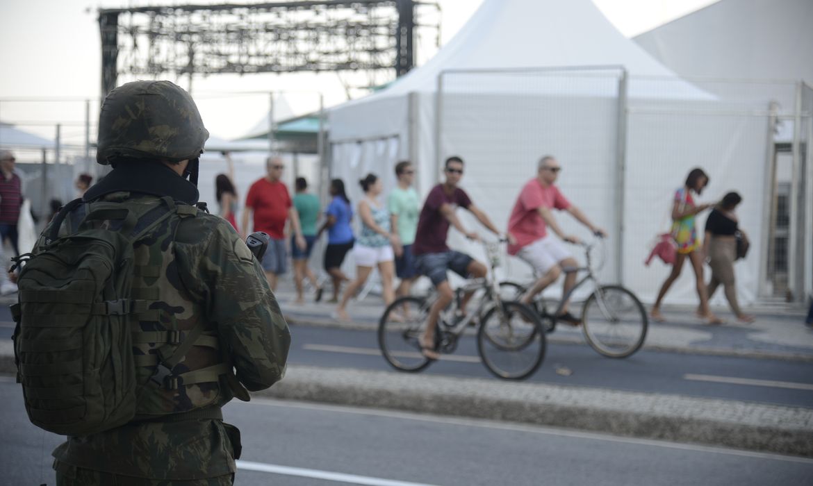 Rio de Janeiro - Forças Armadas iniciam operação especial para os Jogos Olímpicos Rio 2016, e ocupam pontos estratégicos da zona sul da cidade (Tomaz Silva/Agência Brasil)
