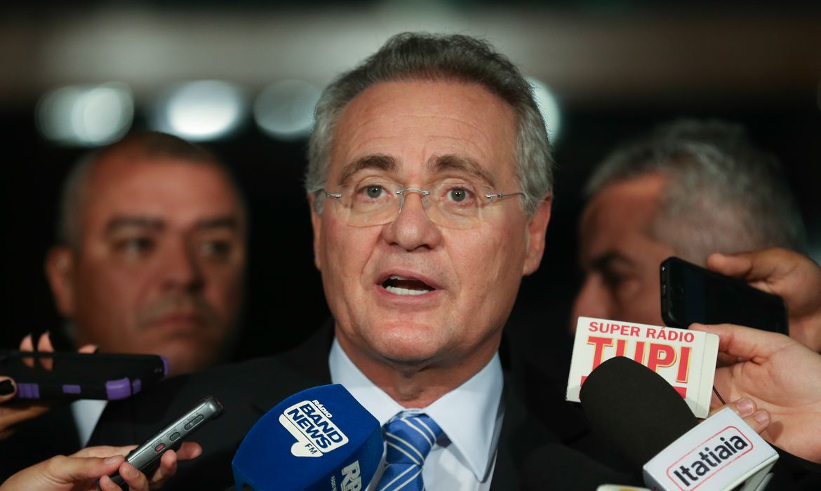 Brasília -  O presidente do Senado, Renan Calheiros, fala sobre a votação de duas MPs que vencem esta semana: a 728/16, que recria o Ministério da Cultura, e a 729/16, que libera crédito para o Fundeb (Fabio Rodrigues Pozzebom/Agência