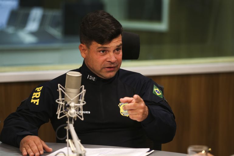 O Diretor-Geral da Polícia Rodoviária Federal,Silvinei Vasques, é entrevistada no programa A Voz do Brasil. 